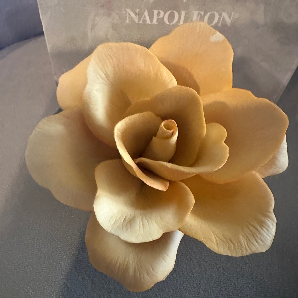 Napoleon Yellow Rose Ceramic Piece Made in Italy